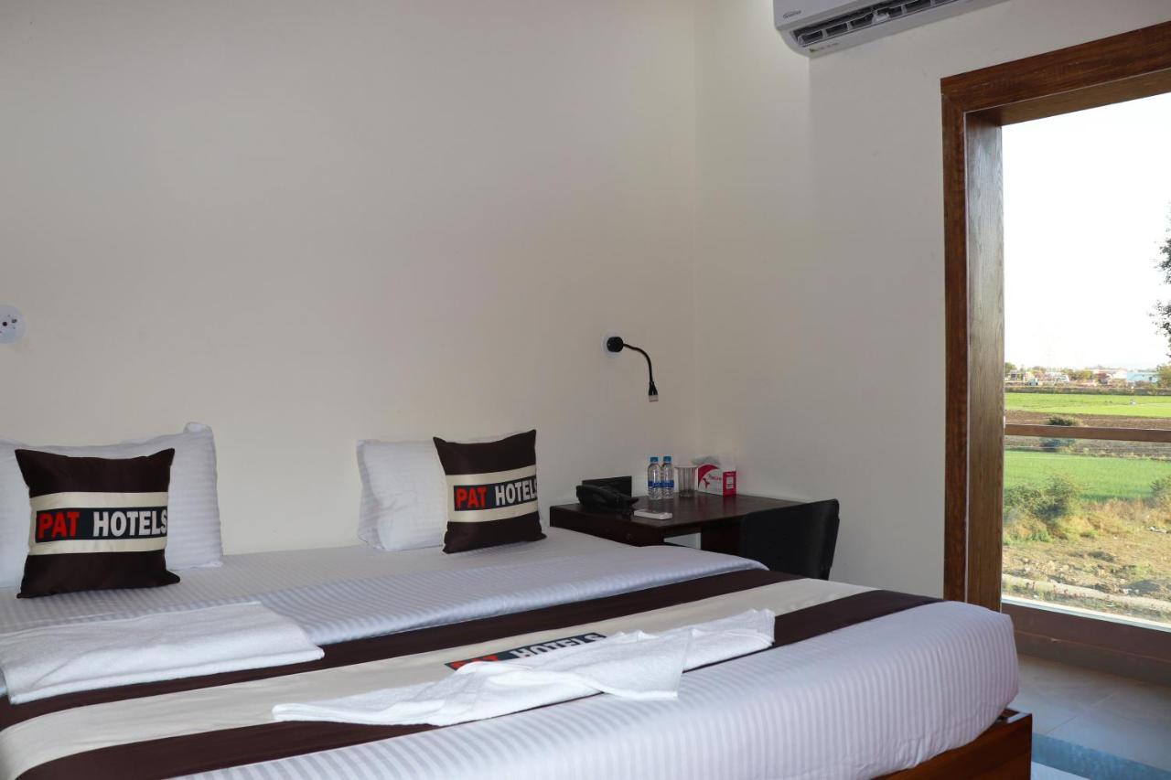 Pat Hotels Indore Esterno foto