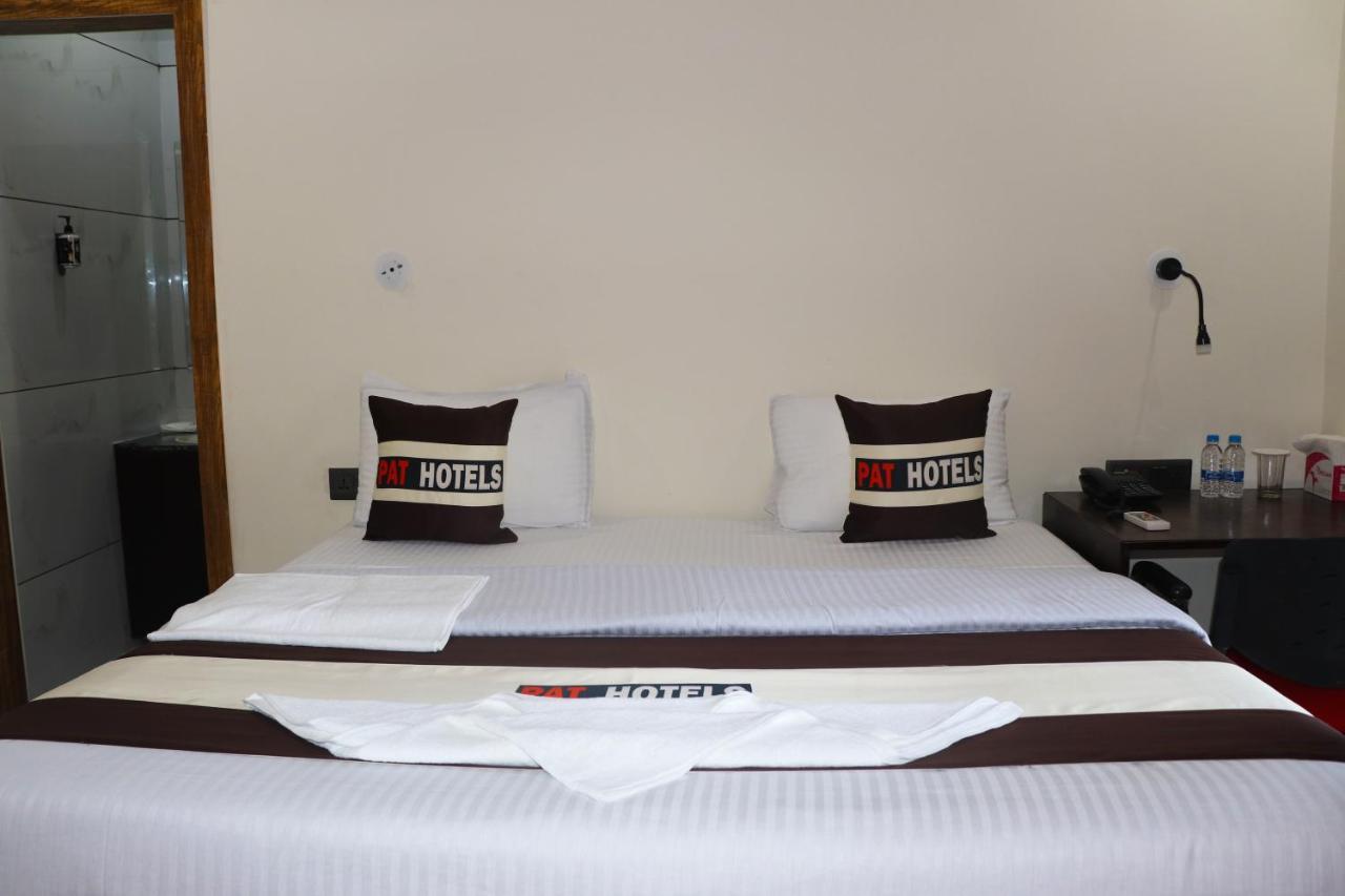 Pat Hotels Indore Esterno foto