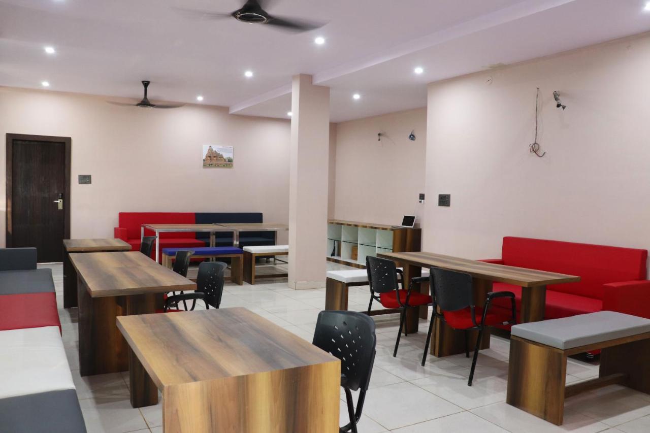 Pat Hotels Indore Esterno foto