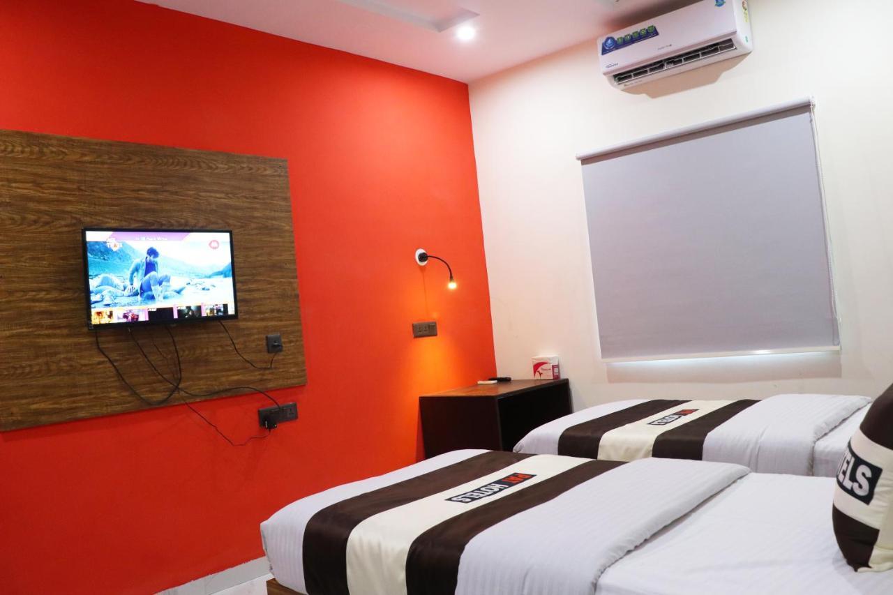 Pat Hotels Indore Esterno foto