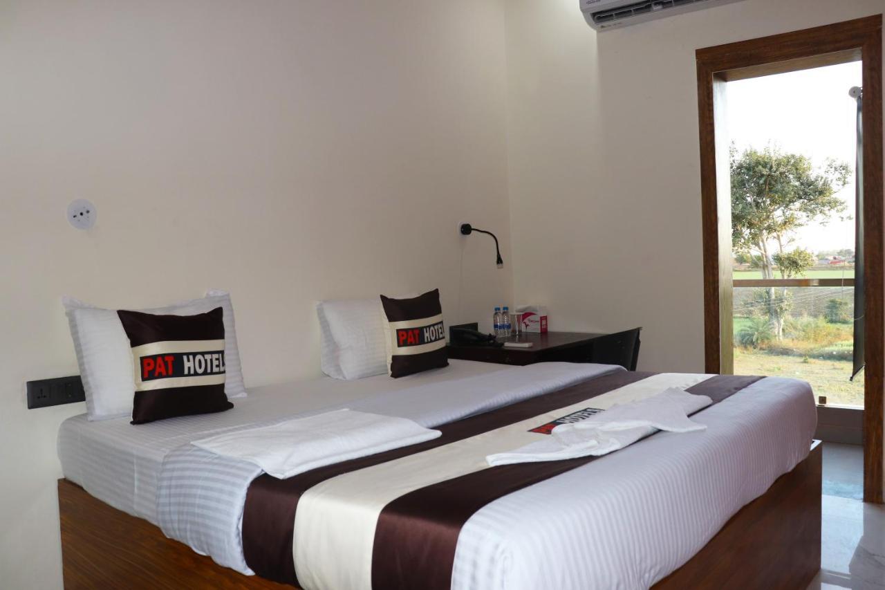 Pat Hotels Indore Esterno foto