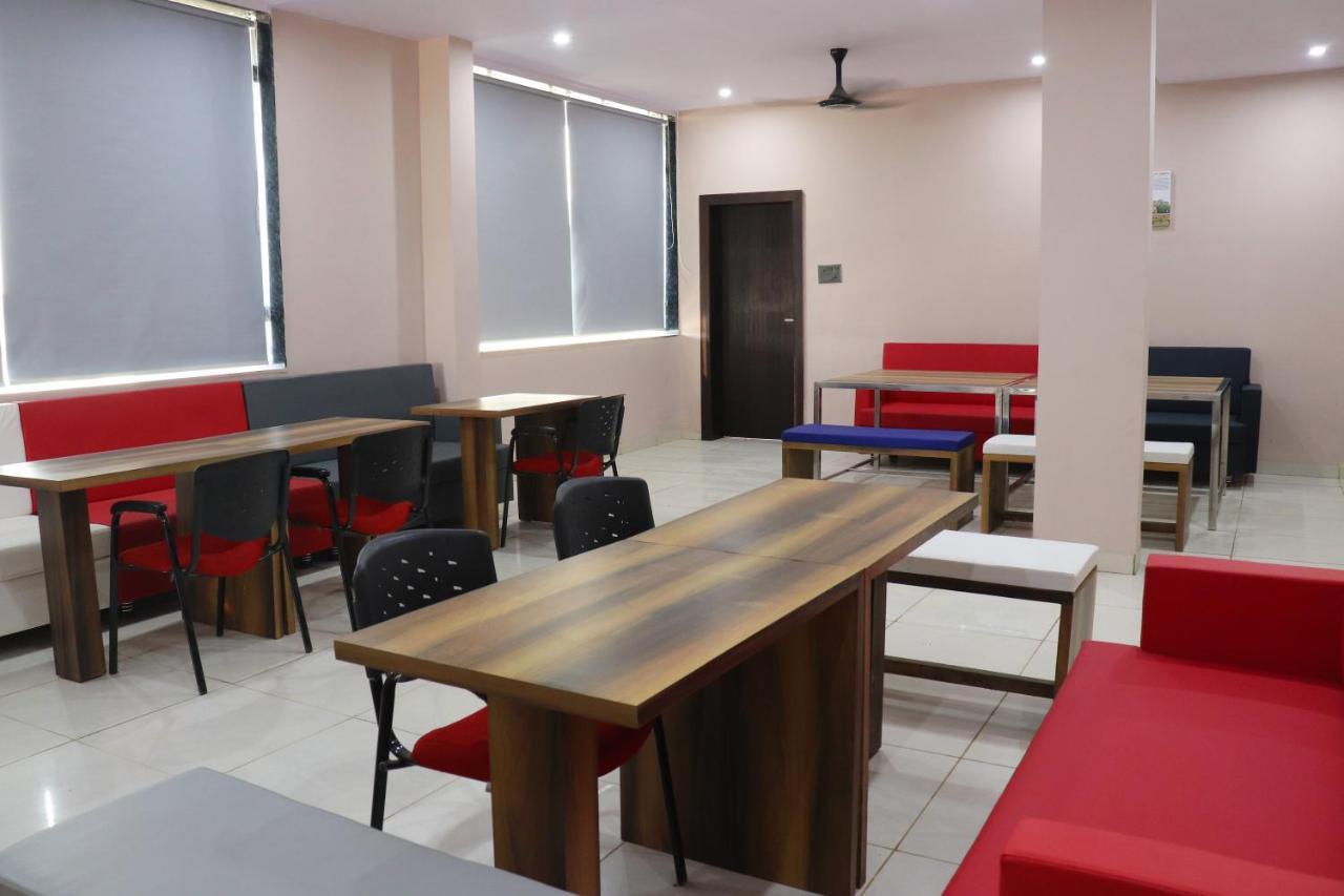 Pat Hotels Indore Esterno foto